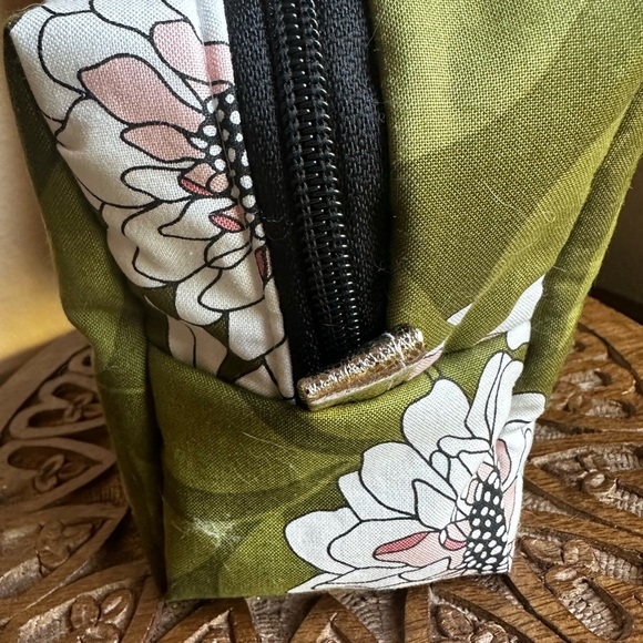 Handcrafted Cosmetic Bag-Green Multi-Color floral Exterior, Gold Interior New - Picture 4 of 6